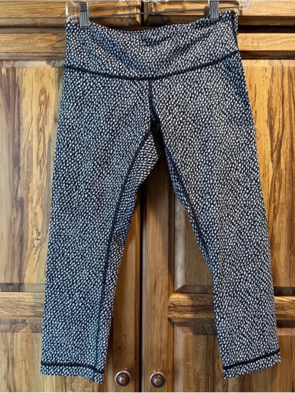 lululemon athletica WunderUnder sz 6 Black&White Marled Capri Leggings